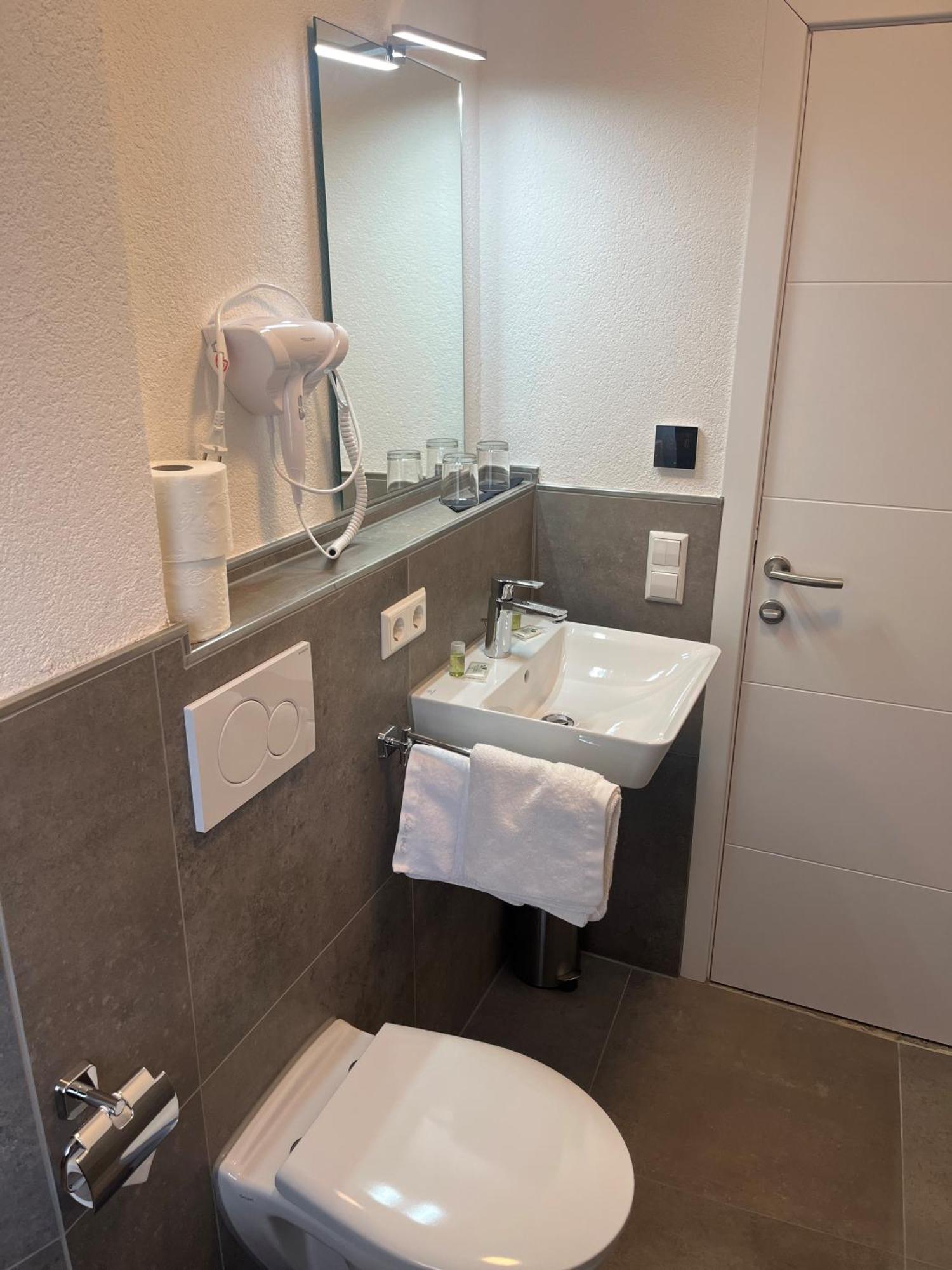 Hotel Seeadler Friedrichshafen Bagian luar foto