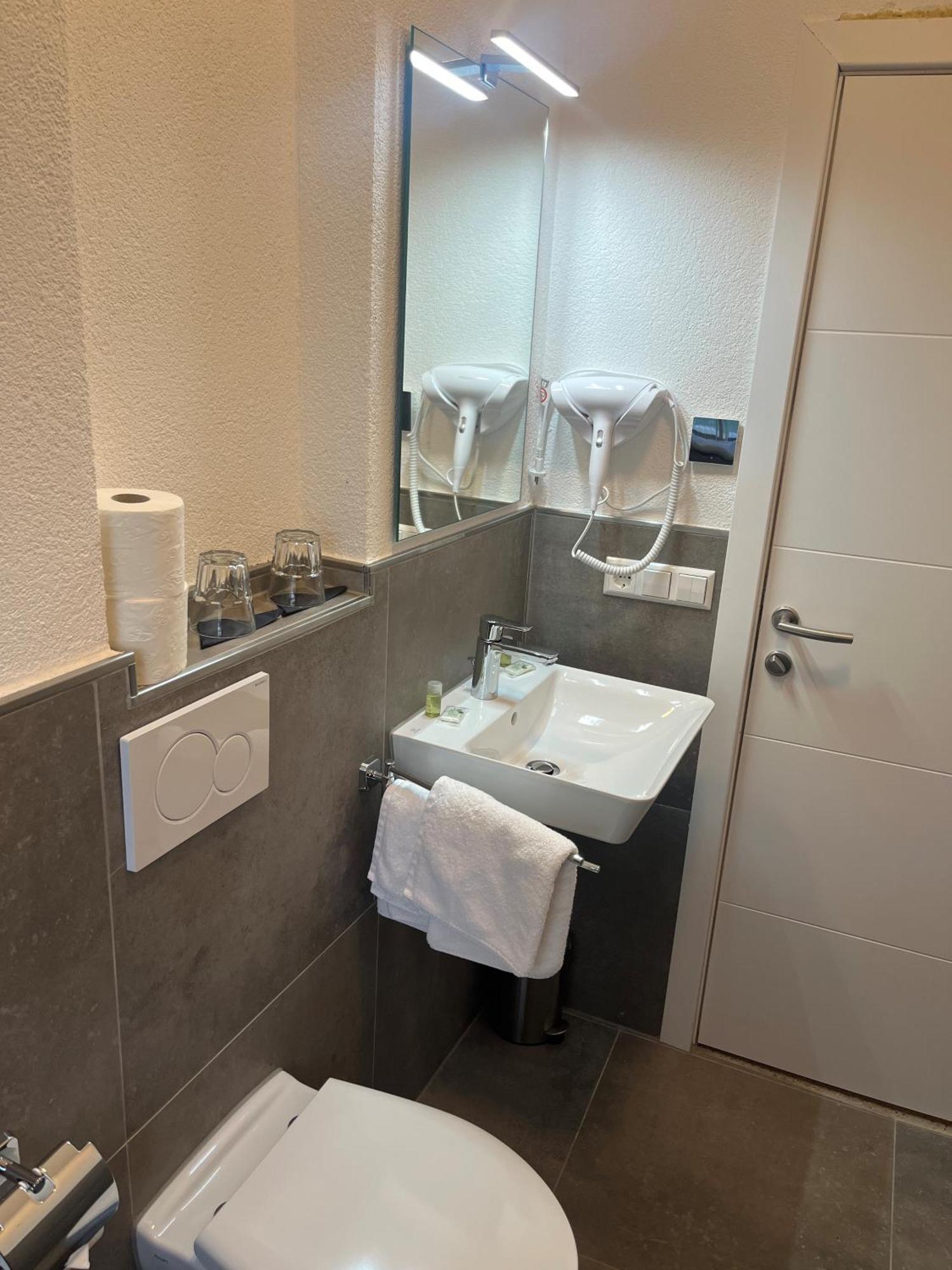 Hotel Seeadler Friedrichshafen Bagian luar foto